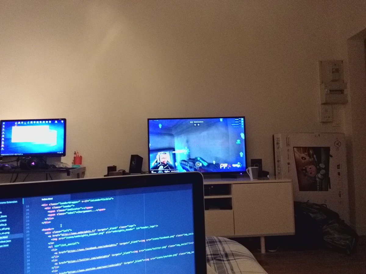 NqbraL's tweet photo. Petit chill devant le stream tout en bossant. Un plaisir :) @unK_Varcade #unkTV https://t.co/iOzfVE2fYh