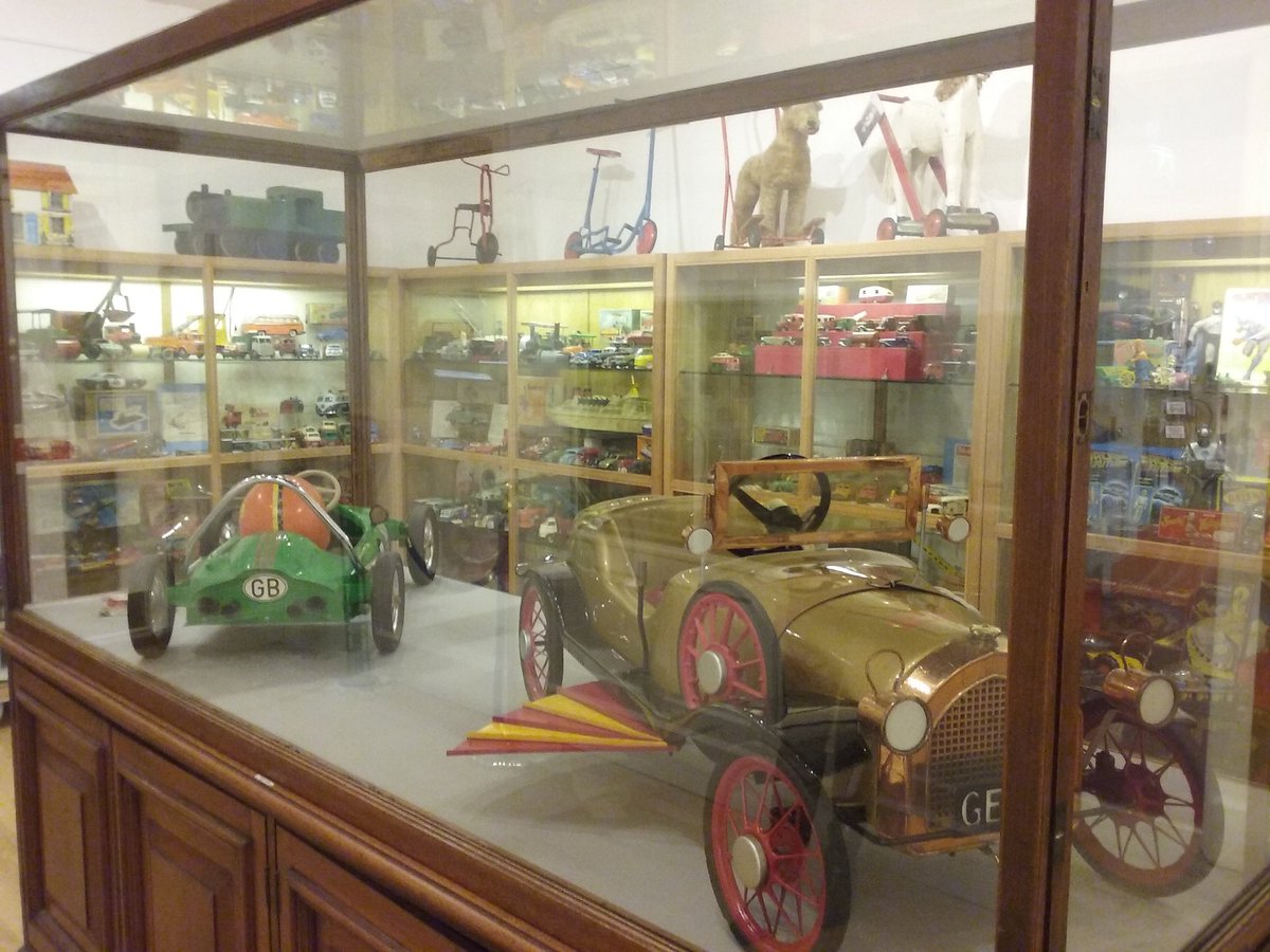 toysphil's tweet image. One of the best #vintagetoy #tinplatetoy #displays on show in #Cornwall @liskeard_museum pop in &amp;amp; say hello #FreeEntry