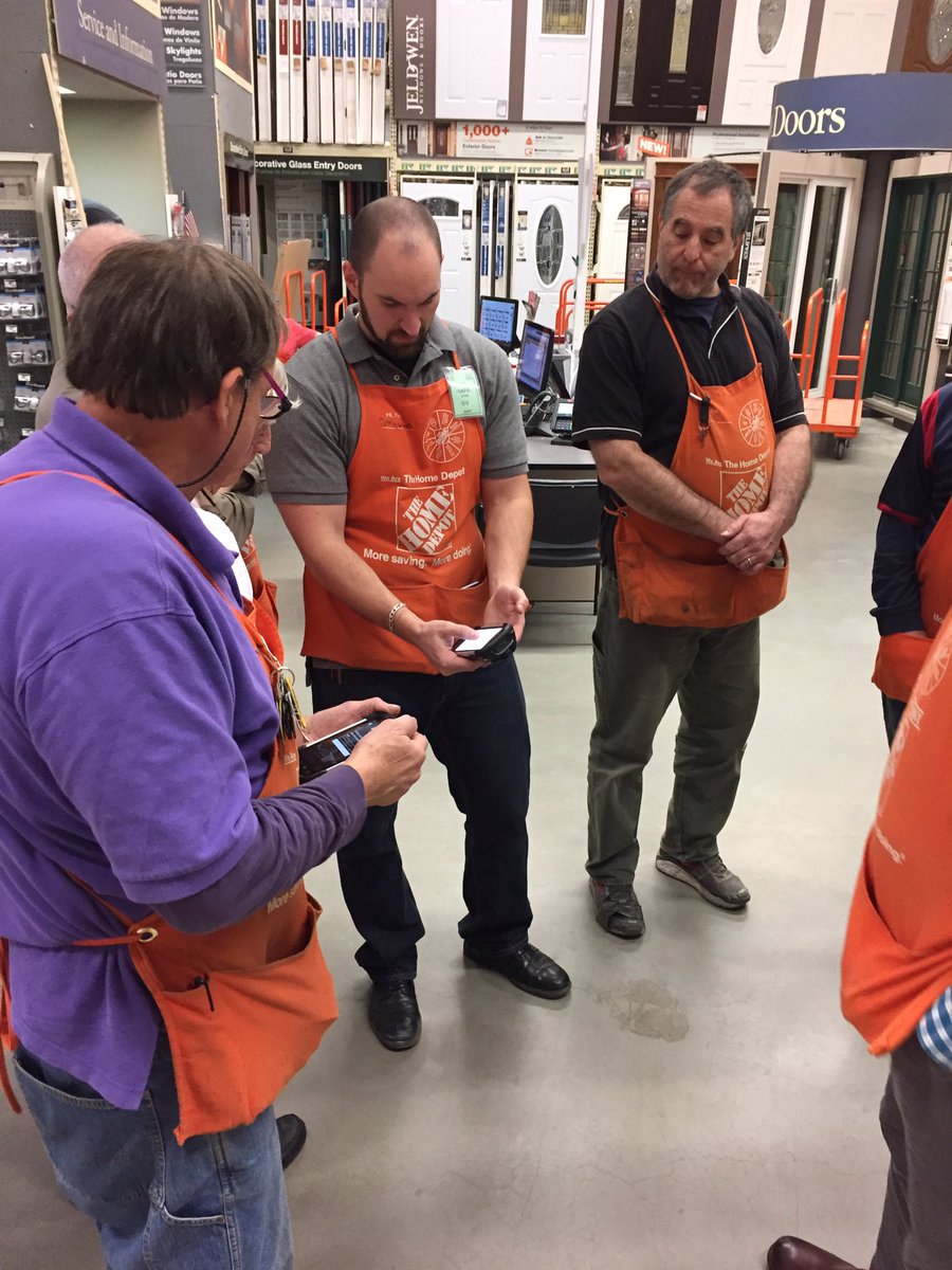 TheReadingMaHD's tweet photo. Steve, D30 supervisor teaching our core departments the benefits of Service Connect and Home Services #specialtytuesday https://t.co/7225CD3CYr