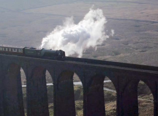 YorkshireNet's tweet photo. Last week the steam train Tornado makes a hit in Yorkshire https://t.co/U552S2dAk8 #SettleHour #YorkshireSteamTrains https://t.co/hOeWmxSMir