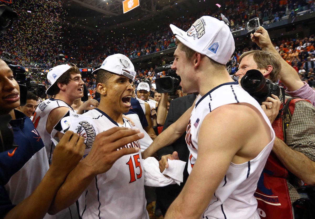 LosBucks's tweet photo. Mira las 15 mejores fotos de su carrera en el equipo de baloncesto de la Universidad de Virginia en: https://t.co/aBB9gMvSYs
#MB15Forever https://t.co/bNwWIT34F8