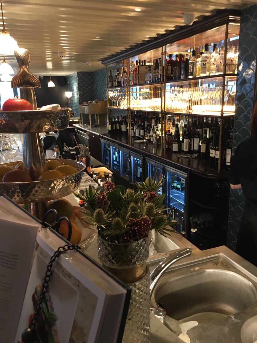 DapperChapper's tweet photo. Thanks to @InsideJigsaw &amp; @NevilleMcC for a delicious &amp; indulgent lunch at @VenetaStJames - a Dappper Chapper venue indeed! #MyStJames https://t.co/GJMIPdxwvG