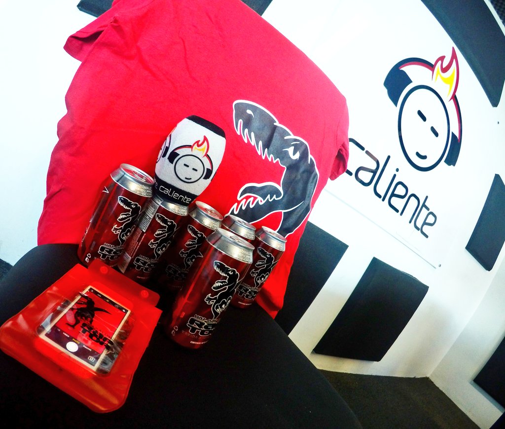 CalienteRadioPa's tweet photo. Sitoniza el #TopMorningShow y gánate este #KitCarnavalero ☉😎 de #RaptorEnergyDrink y #PasalaBien este verano 😏🎧🔥 #ControlandoElCarnaval https://t.co/BvgVC4umTN