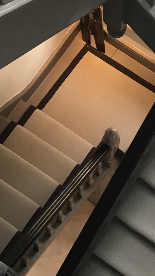kirbyeltel's tweet photo. @Tradecarpet @SolVoussoir @lawrie774 @CormarCarpets @CarmelKirby1 @techytwan Beautiful Staircase Contemporary Brussels Wool looped Carpet. https://t.co/a0PmA79uQ1