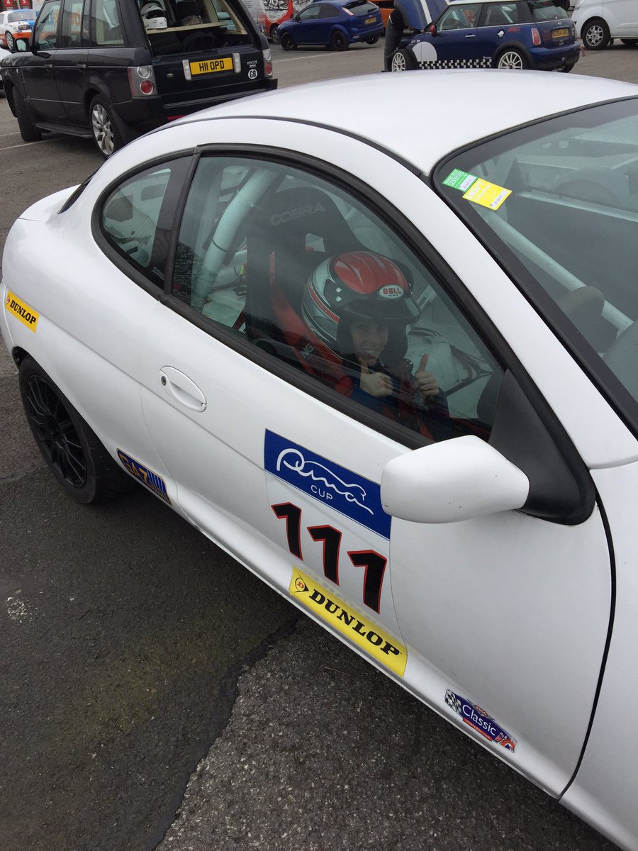 MrLeeBirkett's tweet image. Great day at @Oulton_Park giving the @pumacupseries car a shakedown with #fastsam even @LewisHamilton &amp;amp; @starwars Stormtroopers lovin it🏁🏁