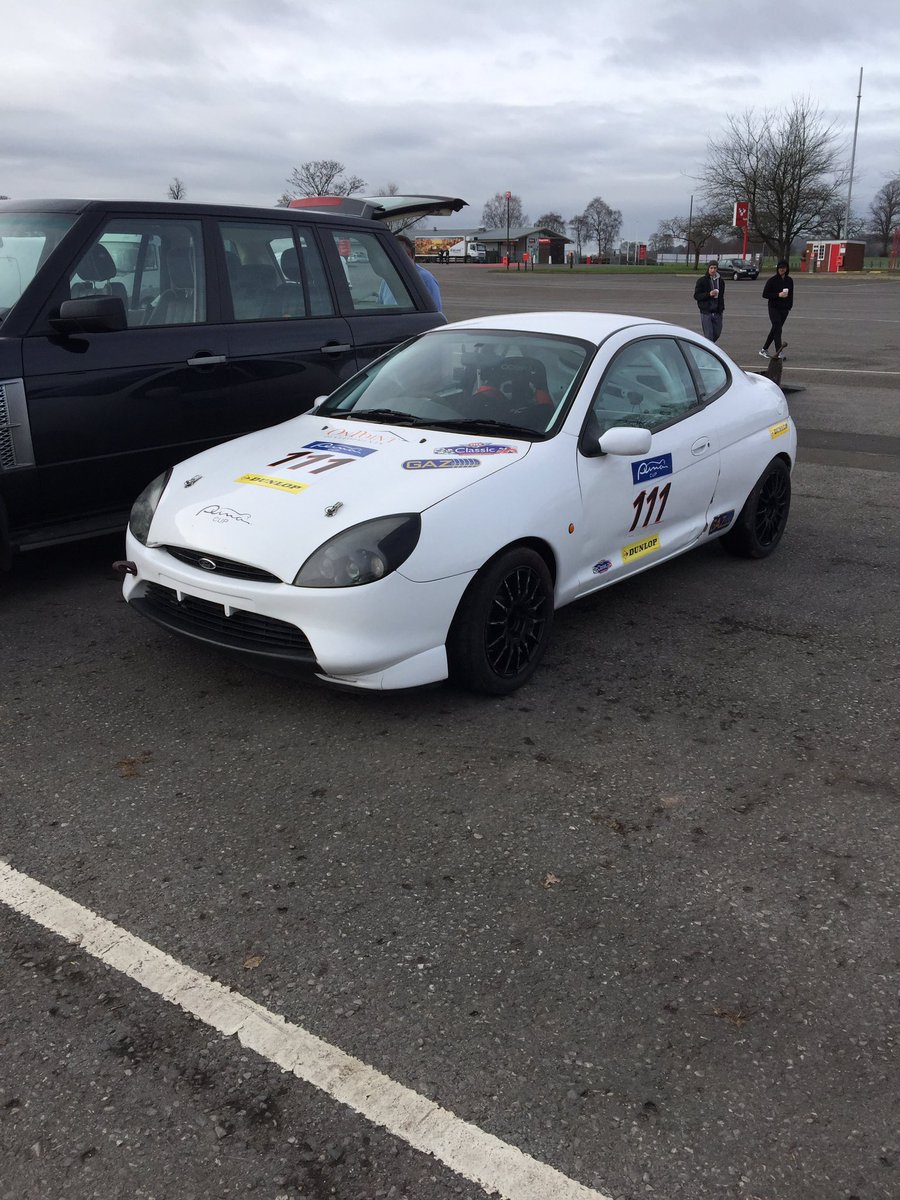 MrLeeBirkett's tweet image. Great day at @Oulton_Park giving the @pumacupseries car a shakedown with #fastsam even @LewisHamilton &amp;amp; @starwars Stormtroopers lovin it🏁🏁