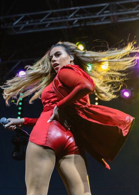 mcgrathlarson's tweet photo. #BestFanArmy #Harmonizers #iHeartAwards https://t.co/DZGZLoRXfL