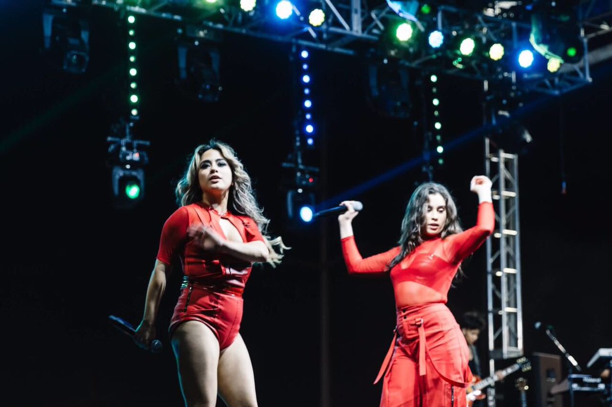 mcgrathlarson's tweet photo. #BestFanArmy #Harmonizers #iHeartAwards https://t.co/Q0JZz0q88s