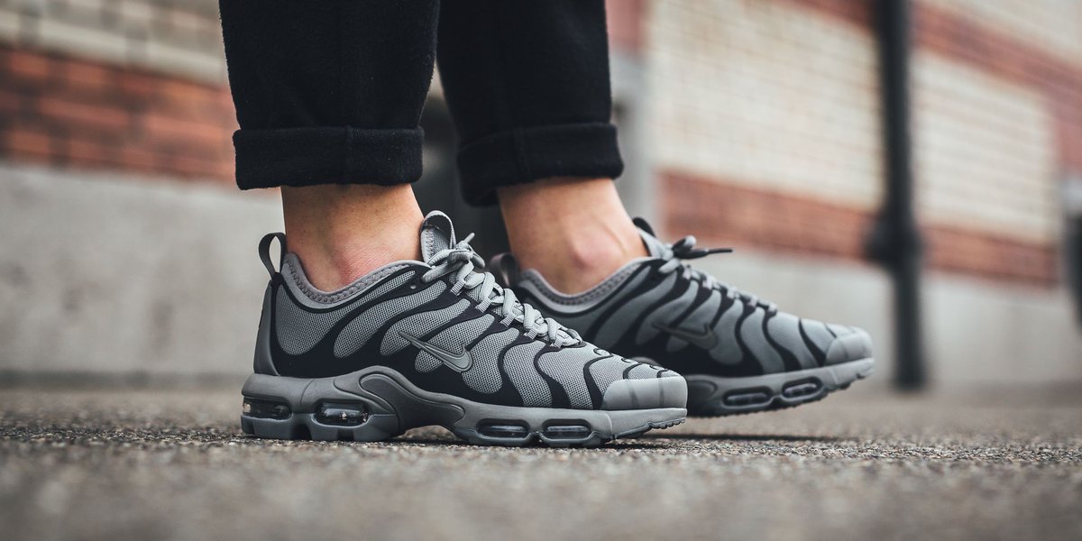 nike air max plus black dark grey