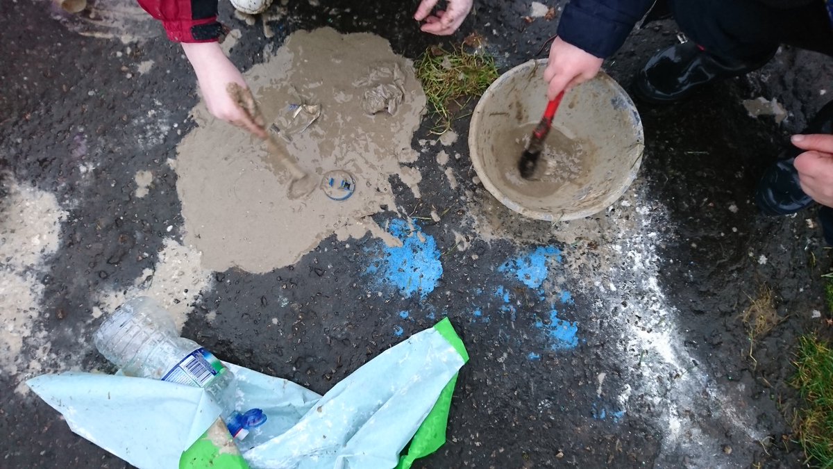 Connor_PEEK's tweet photo. Outdoor fun in the rain at Ruchazie Streetplay today 😀 Nature potions &amp; mud painting, overall fantastic messy fun! #PEEKplay https://t.co/aZAbIfVTfB