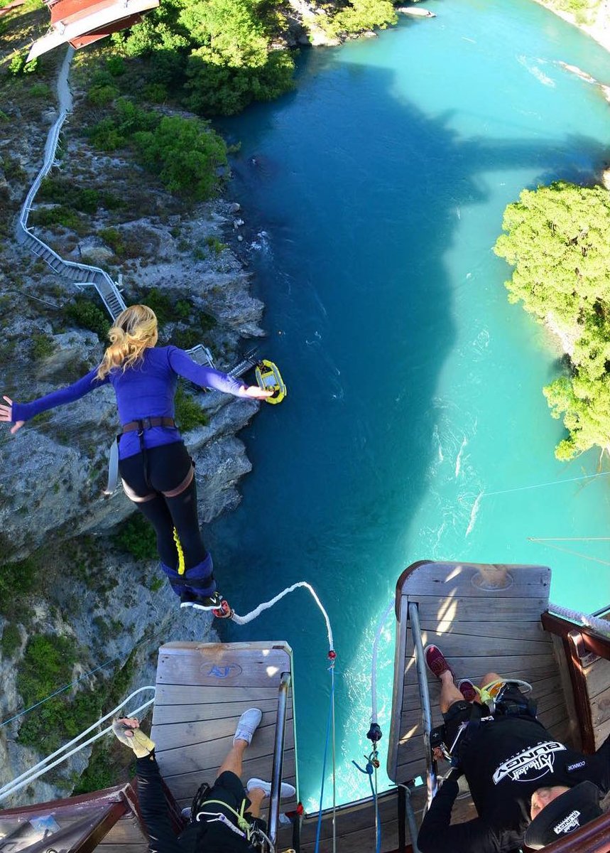 Janbala's tweet photo. #TravelMeans living life with no fear! // Photo: Colleen Ann bungee jumping like a boss in Queenstown, New Zealand. https://t.co/XidsRtwpud