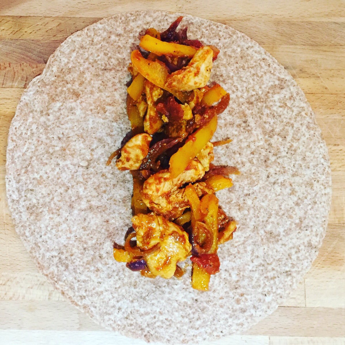 SouzaKitchen's tweet photo. Chicken breast marinated in our dry #spice pan fried with red onions, tomatoes and peppers. #healthy #foodie #lunch #foodlover #foodbloggers https://t.co/NPp59X16dH
