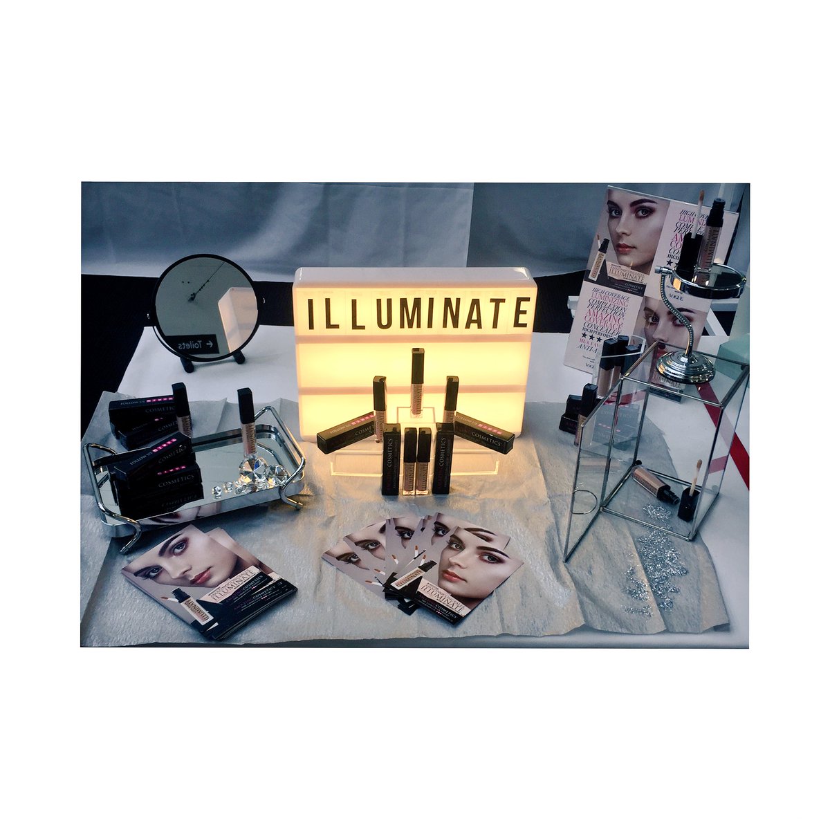 AmazingCos_UK's tweet photo. All set for the #CEW @CEW_UK Demonstration Evening! #awards #bestnewmakeupfaceproduct  #AmazingConcealer #illuminate @NatalieRoche_UK https://t.co/1i5ksMkHLs