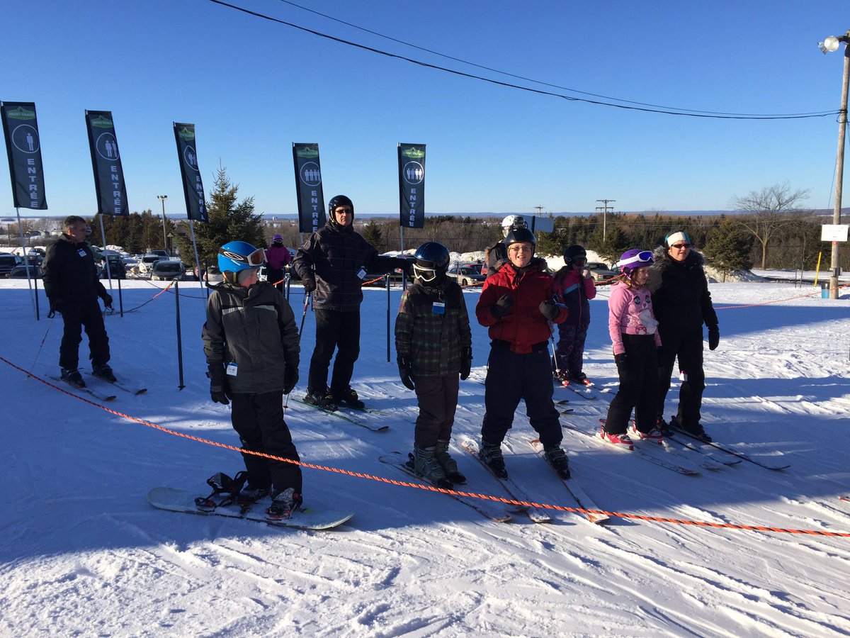frmgrlnancy's tweet photo. Great Family Day at Mount Rigaud!!! Beautiful day for skiing!!! https://t.co/8zxxf61y07