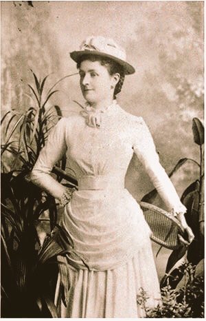 rompeeltecho's tweet photo. Lilian y Maud llegaron a la final.
8-6. 6-3, 6-3. 
Maud, la hermana pequeña, entró en el libro de honores para siempre, marcando el nivel. https://t.co/1wc7s3NdFJ