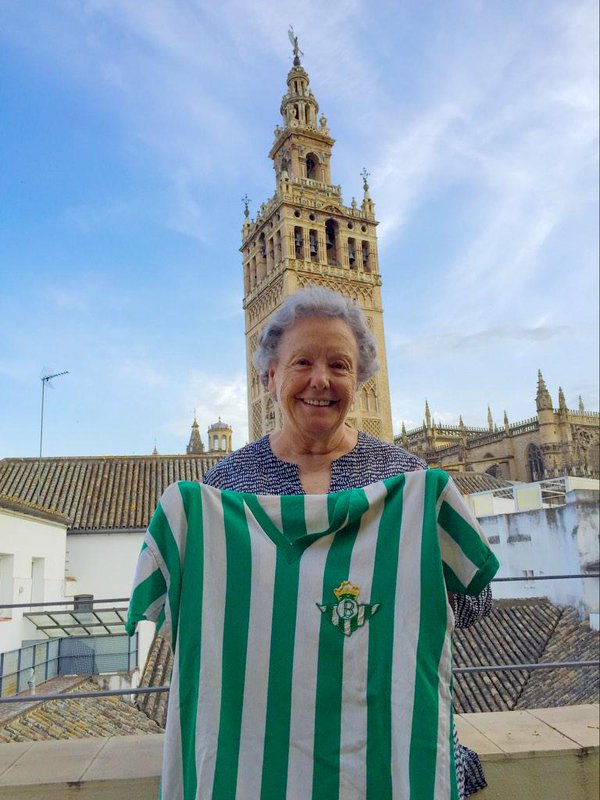 RealBetis's tweet photo. La actriz bética María Galiana, Hija Predilecta de Andalucía 2017 😊💚

¡¡ENHORABUENA!! 👏👏👏👏 https://t.co/yvaz6jYZb5