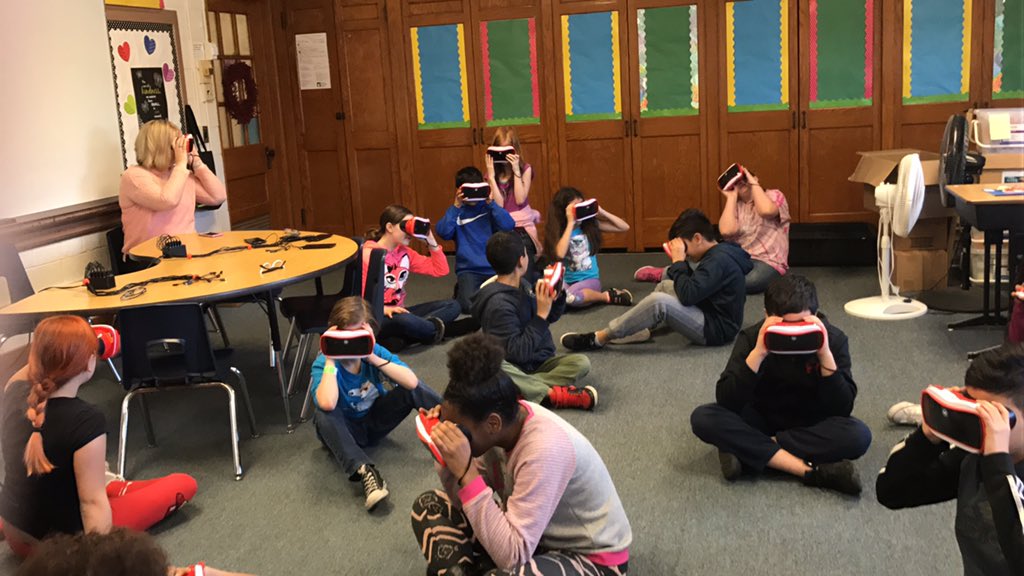 Ozpeewee's tweet photo. Ss at Bryant exploring the west and outer space thanks to @GoogleForEdu VR Expeditions #futureready #sccsdedtech #sccsdtlc #sccsd https://t.co/sXbCH2Kb5G