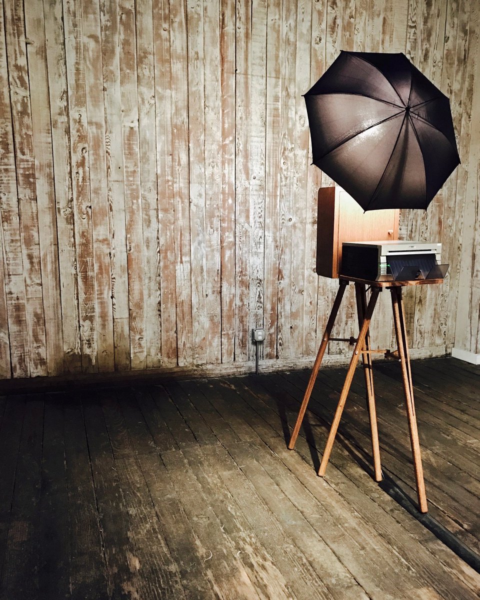 TheSnapBar's tweet photo. Loving the rustic wood look at @WithinSodo! 😍 // #TheSnapBar #withinsodo #seattlewedding #photobooth https://t.co/dgMAJPp4KX