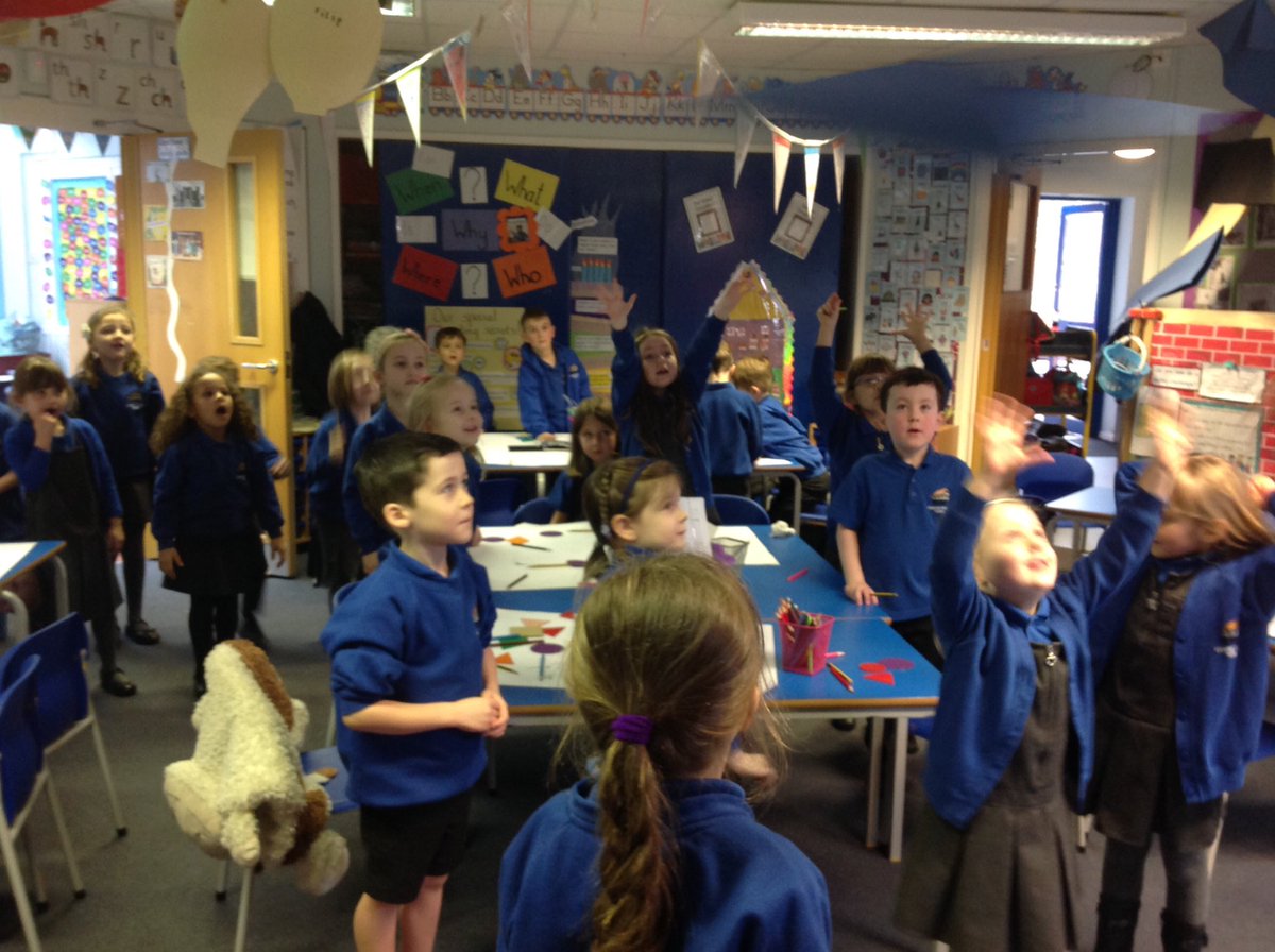 2CS_LPS's tweet photo. How to make a (large) paper aeroplane and fly it in 1CA! #instructionwriting #classroomfun #flighttopic https://t.co/t3nPKxDM7y