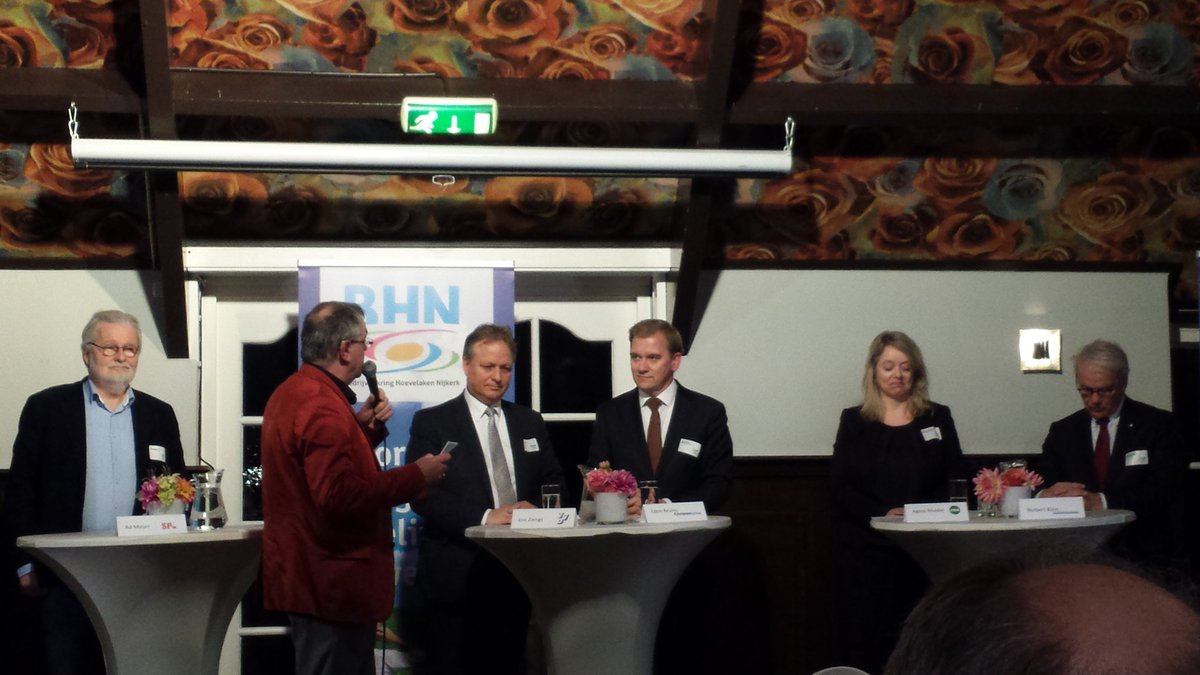 RoelZuidhof's tweet image. Debat met Tweede Kamerleden in #roodeschuur #nijkerk @Bedrijvenkring