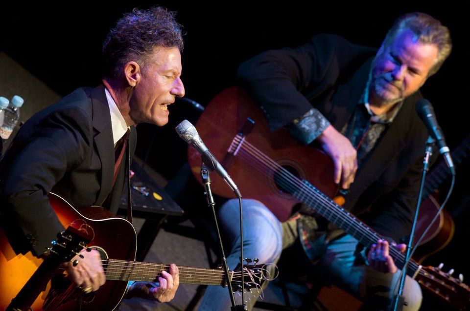 theeagle's tweet image. ICYMI: A statue of Aggies @RobertEarlKeen1 and @LyleLovett could be featured in #Northgate
bit.ly/2kEePvi