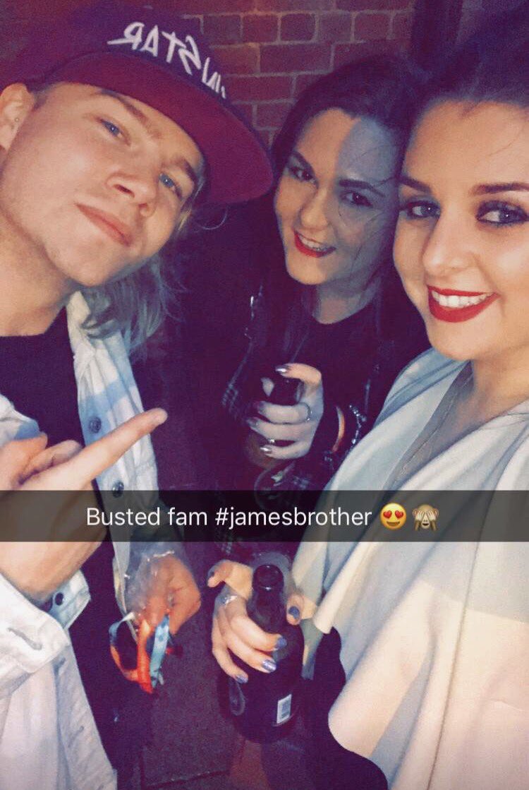 Laurenn1592's tweet photo. Meeting @ChrisBourne outside the 02 before busted #selfie #busted https://t.co/d1cFaaxGgL