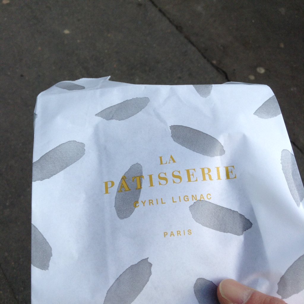 Il était même pas dans la boutique. L arnaque . :)