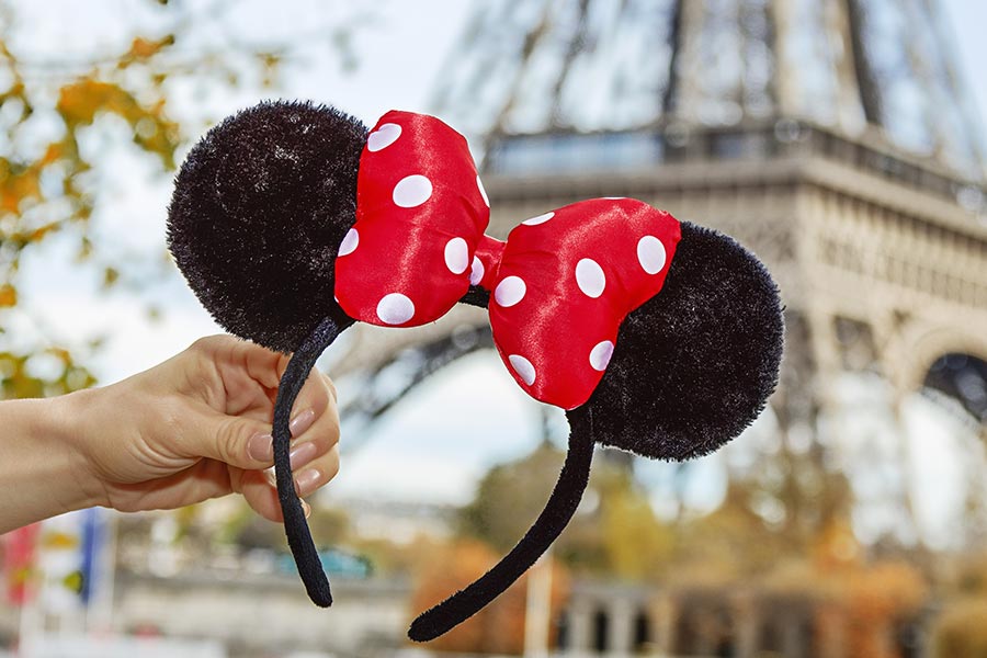 HRGrapevine's tweet photo. Inspirational firm fundraises to send sick girl to Disneyland https://t.co/bJOmwO4MwA | @BarringtonJames #HR https://t.co/BxH7Yvtvyb