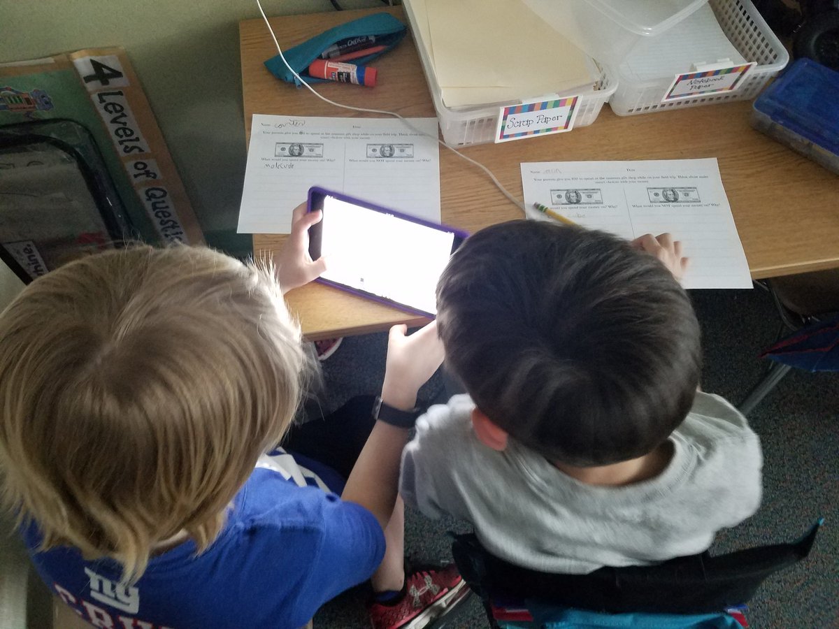 sehasces's tweet photo. Learning about budgeting on our "field trip" to the Smithsonian gift shop! Thanks @mszaccagnini for the idea! @SycamoreCreekES https://t.co/YXEV89rKoB