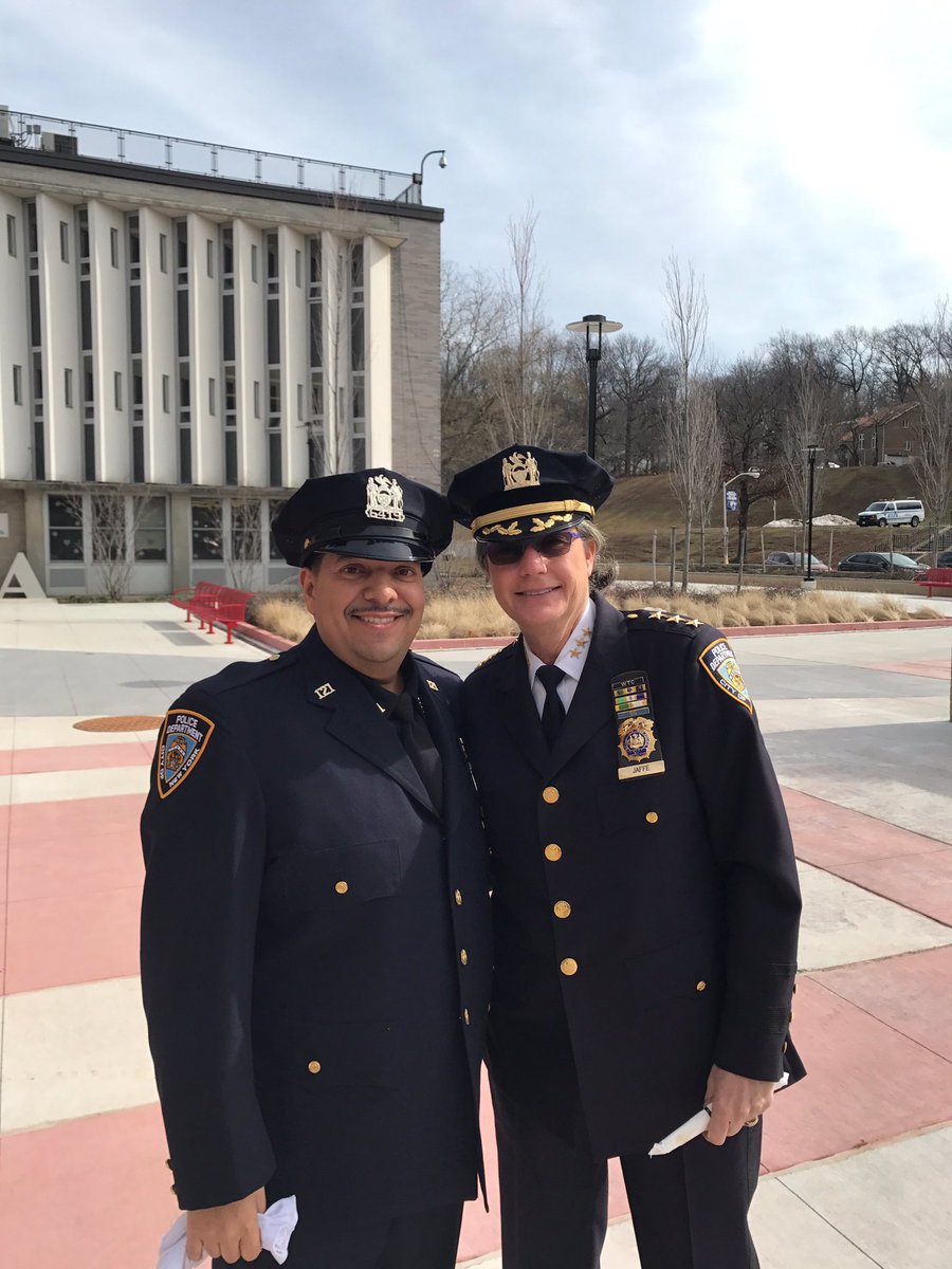 SBANYPD_Archive's tweet photo. 👏🏼👏🏼 RT @nypd121pct: Gr8 job PO Valentin for receiving recognition at the NYPD school safety division award ceremony https://t.co/QwY8owbATB