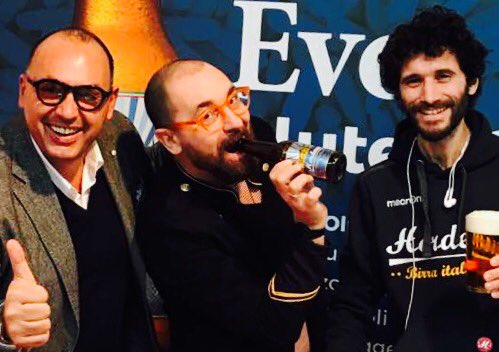 BirraHordeum's tweet photo. @BeerAttraction Day 4🌝 - Marcello Ferrarini, chef gluten free n.1, è venuto a scoprire la nostra Evo, prodotto dell'anno 2017 #hordeum https://t.co/HLTd8kOdYO