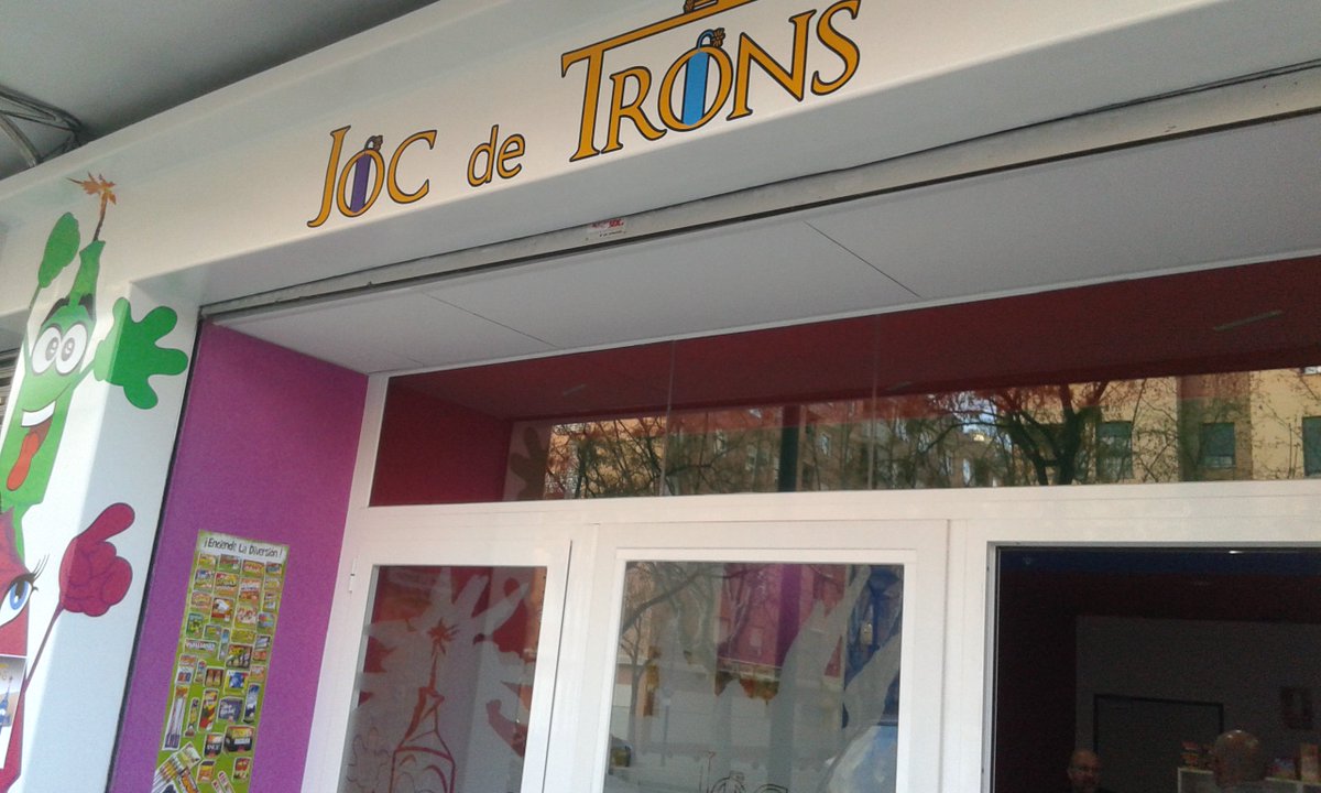 Joc_De_Trons's tweet photo. Pasate este finde por Joc de Trons y carga tus petardos para fallas ! Por cada 50€ de compra te regalamos la personalización de tu caja https://t.co/jmKFhorJHs