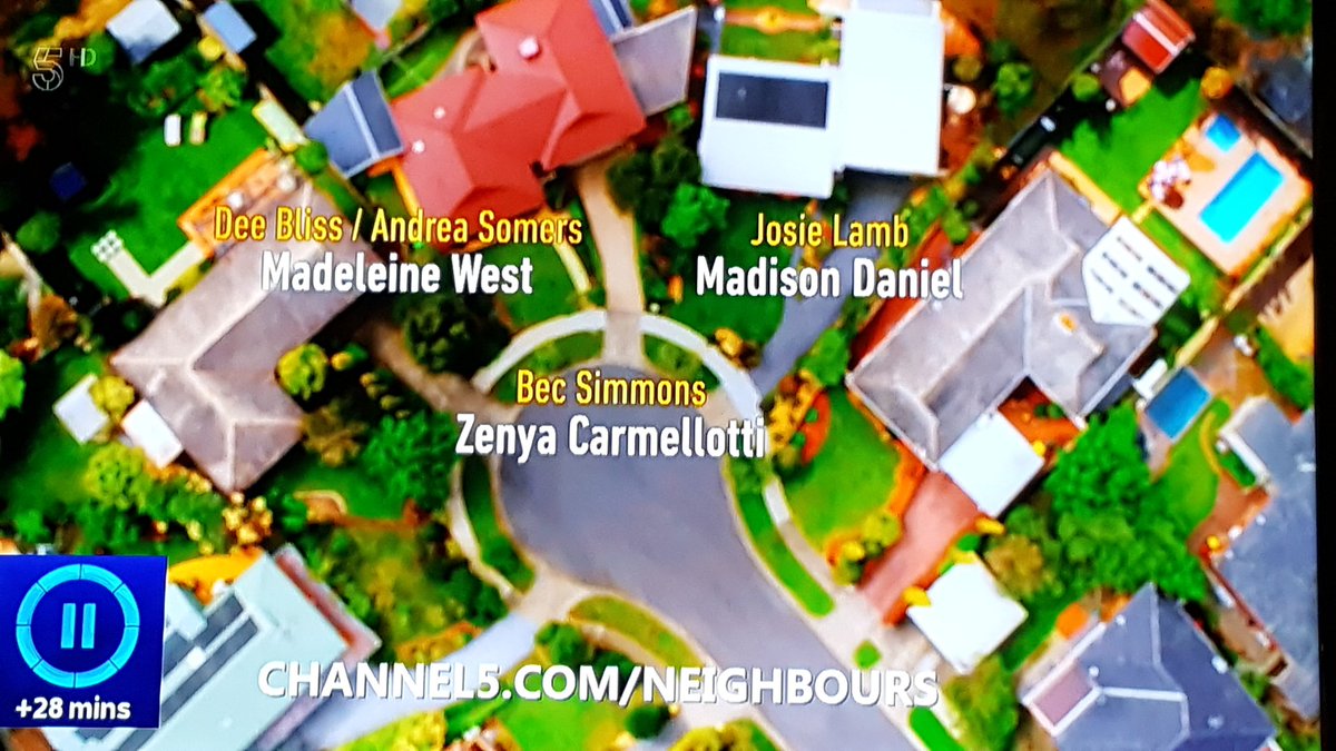 Jaggy2409's tweet photo. Who is she? #Dee or #Andrea? #Neighbours #Deegate https://t.co/KS2t8dtSRy