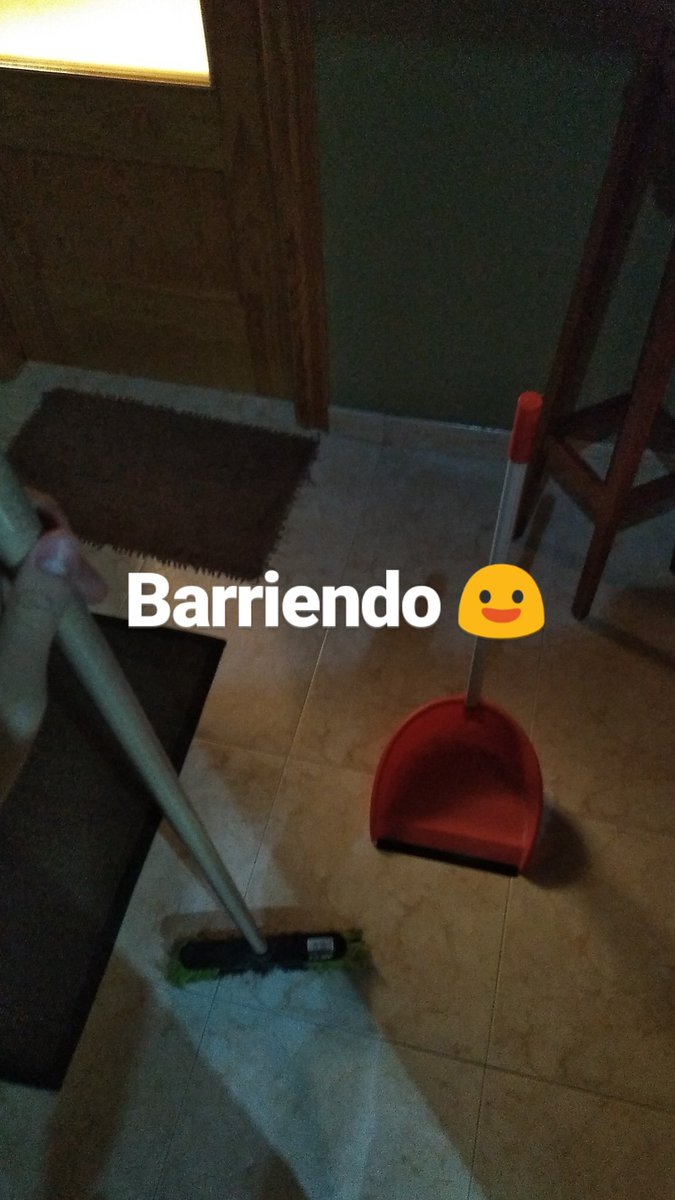 Moyv__'s tweet photo. Si los padres ven las historias del Whatsapp va a ser algo tal que así: https://t.co/rYmMpUrn91