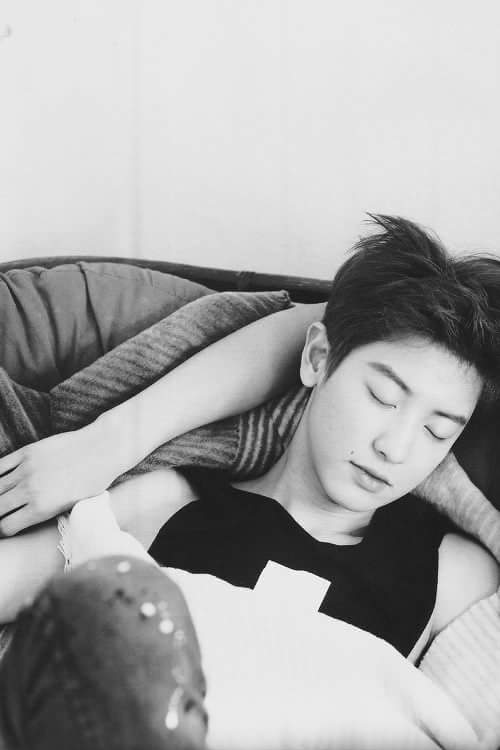 thedevilinabox's tweet photo. Esto es ilegal jisuuus!!! Como pudiste hacerlo tan hermosoo? #chanyeol #medescontrolo #exols https://t.co/yhTZJWiHYG