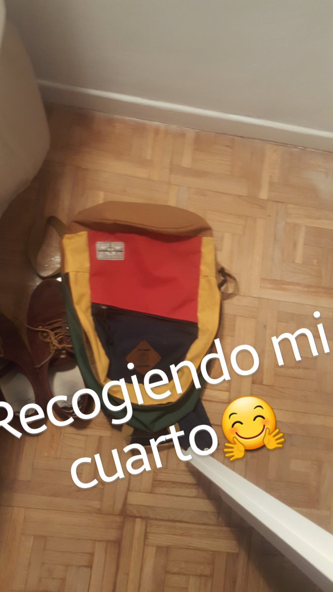 PostureoEspanol's tweet photo. SI LOS PADRES EMPIEZAN A VER LAS HISTORIAS DE WHATSAPP, VAN A SER ALGO ASÍ: https://t.co/Vk4ICxoGsi