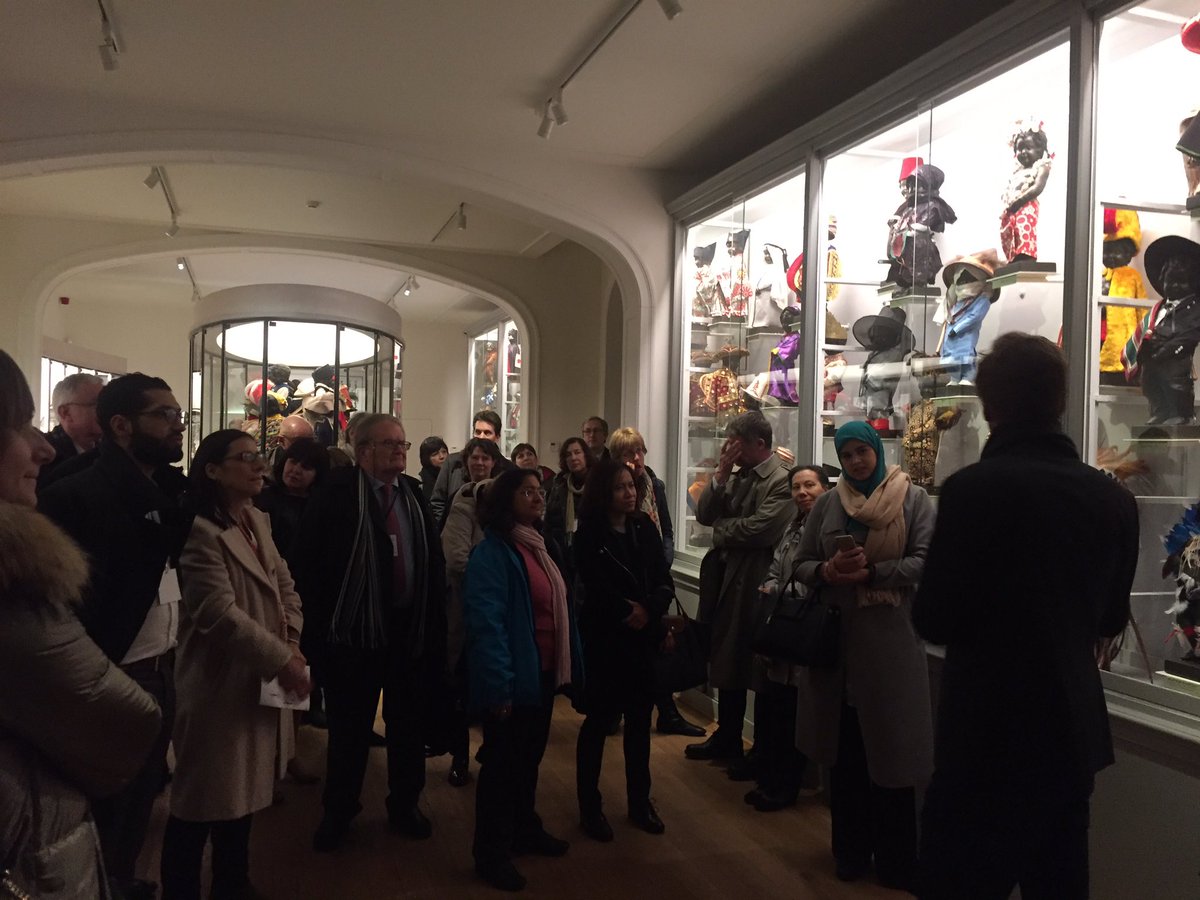 fanny_senez's tweet photo. How lucky we are to discover MannekenPis dressing for our Annual Conference social event ! #EFGCP2017 #visitbrussels https://t.co/VDpwvb1uSP