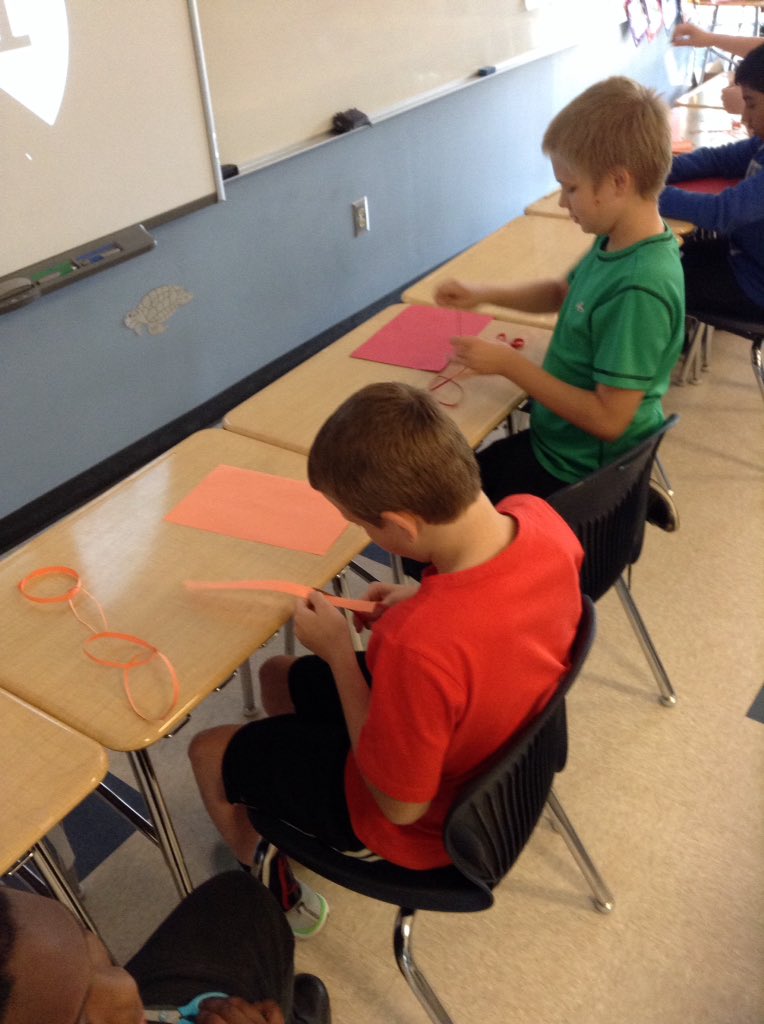 MrsDwyer_grade3's tweet photo. Quick STEM challenge for my "peanut gallery group" longest paper chain! #fcscelebratesSTEM @EdwardBestFCS https://t.co/neWqxcXPtJ