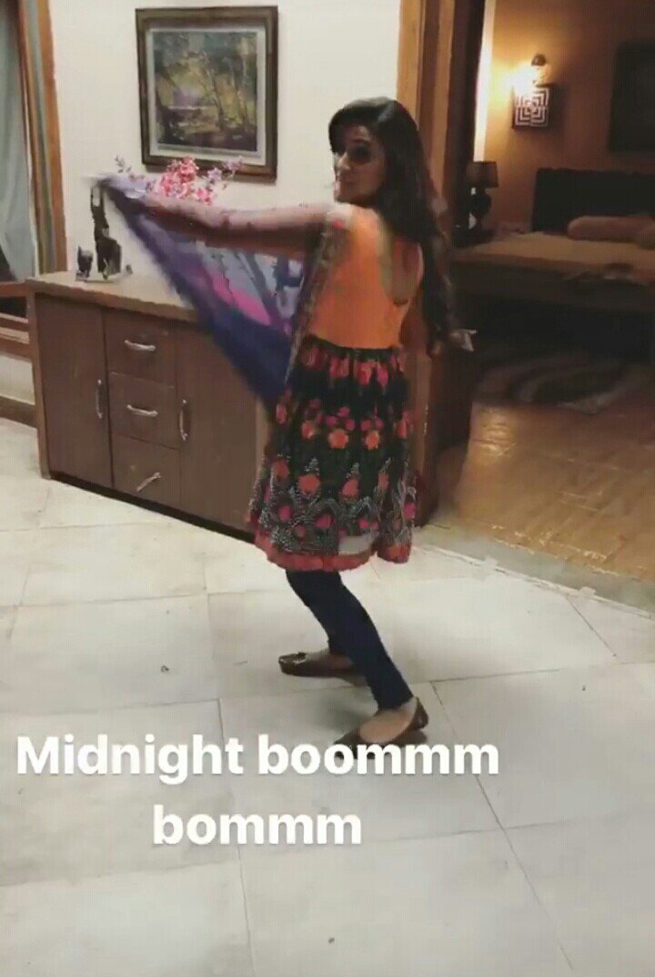 RavidhaSC's tweet photo. Via Ruslaan IG. Ajmer Clan in #Vashishthouse #ShivaniSurve #midnightshoot #behindthescenes #jndsd #JanaNaDilSeDoor https://t.co/tY0BL56sCT