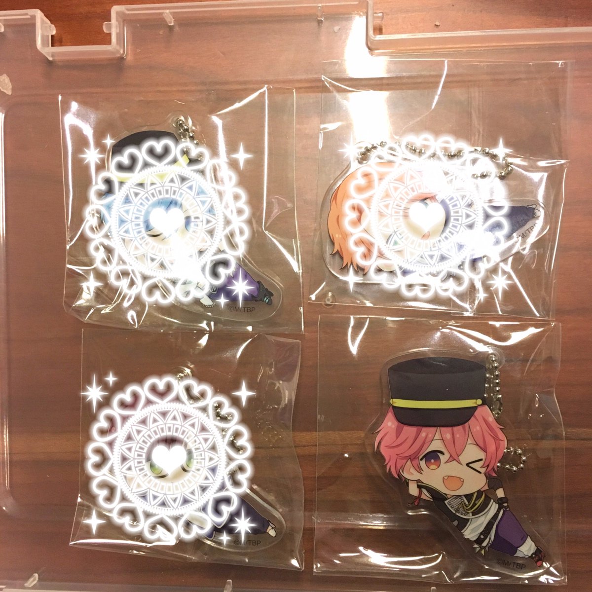ayase_item's tweet photo. 【交換or譲渡】Bプロ B-PROJECT 寝そべりアクキー、カバーアクリルストラップ

(譲)阿修、金城、愛染
(求)是国or定価+送料

郵送のみになります。検索からも気軽にお声掛け下さい。 https://t.co/y6ksbhsFob