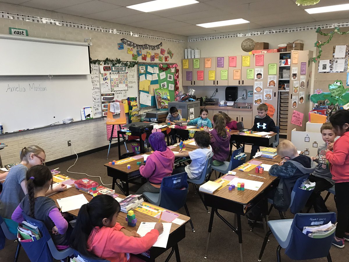 TjensenTerri's tweet photo. Science has these kids engaged! #buildingstructuresforpartner #writteninstructions @SeedlingMileGI @GIPublicSchools https://t.co/4ifF4pBq8P