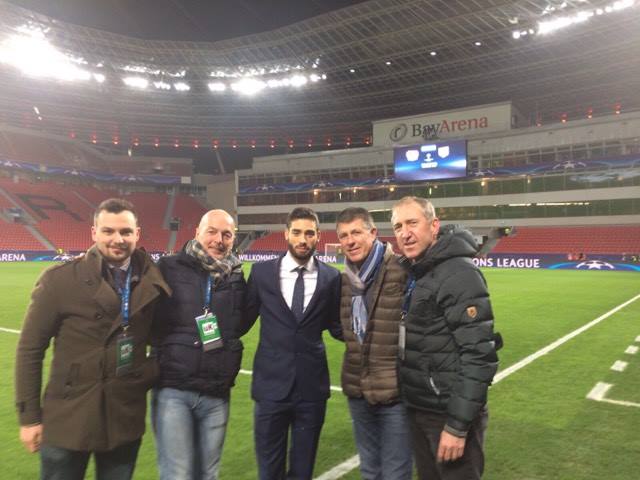 PickxSports's tweet photo. Nos commentateurs et Yannick Carrasco avant son match !
Onze commentatoren met Yannick Carrasco !
#pxs11 #ucl #B04Atleti #BleAtl https://t.co/CyLlhHdbfY