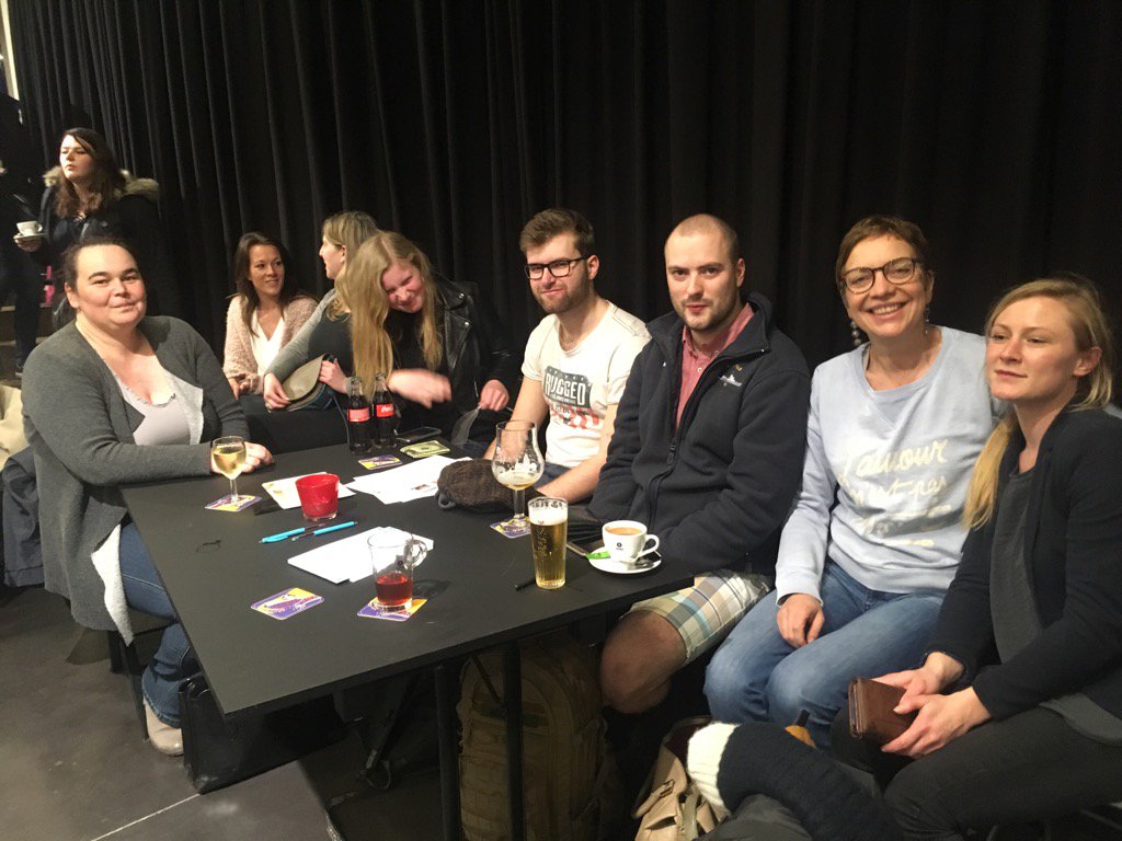 KPMantelzorg's tweet photo. Wetenschapscafé Dementie met studenten! #Howest #dementie #mantelzorg https://t.co/aBZFx1ODK3