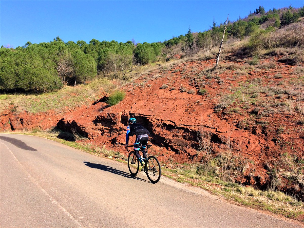 focusMTBteam's tweet photo. De magnifiques paysages pour permettre à nos pilotes d'engendrer facilement les kilomètres...
#trainingcamp #focusmtbteam #salagou https://t.co/XwgeexoUBo