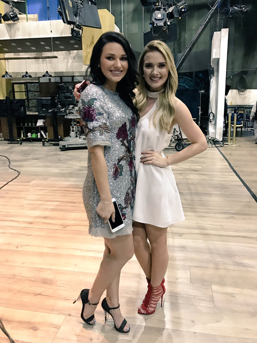 Bellísimas 😌😍😍 Grace y Luciana <a href="/Kimy2Ramos/">Kimberly Dos Ramos</a> <a href="/irinabaeva1/">Irina Baeva Oficial</a> 🍷❤🍇