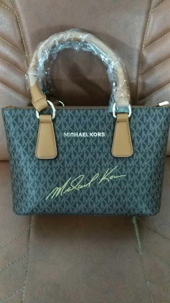 fioonline's tweet photo. #NewStock #MK #handbags #0631748962#Pp https://t.co/jKE1G2uGs7