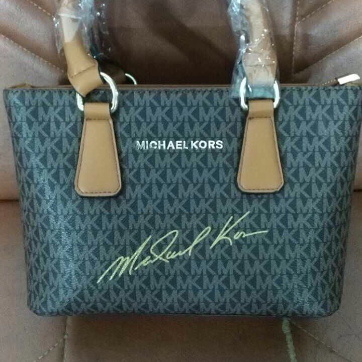 fioonline's tweet photo. #NewStock #MK #handbags #0631748962#Pp https://t.co/jKE1G2uGs7