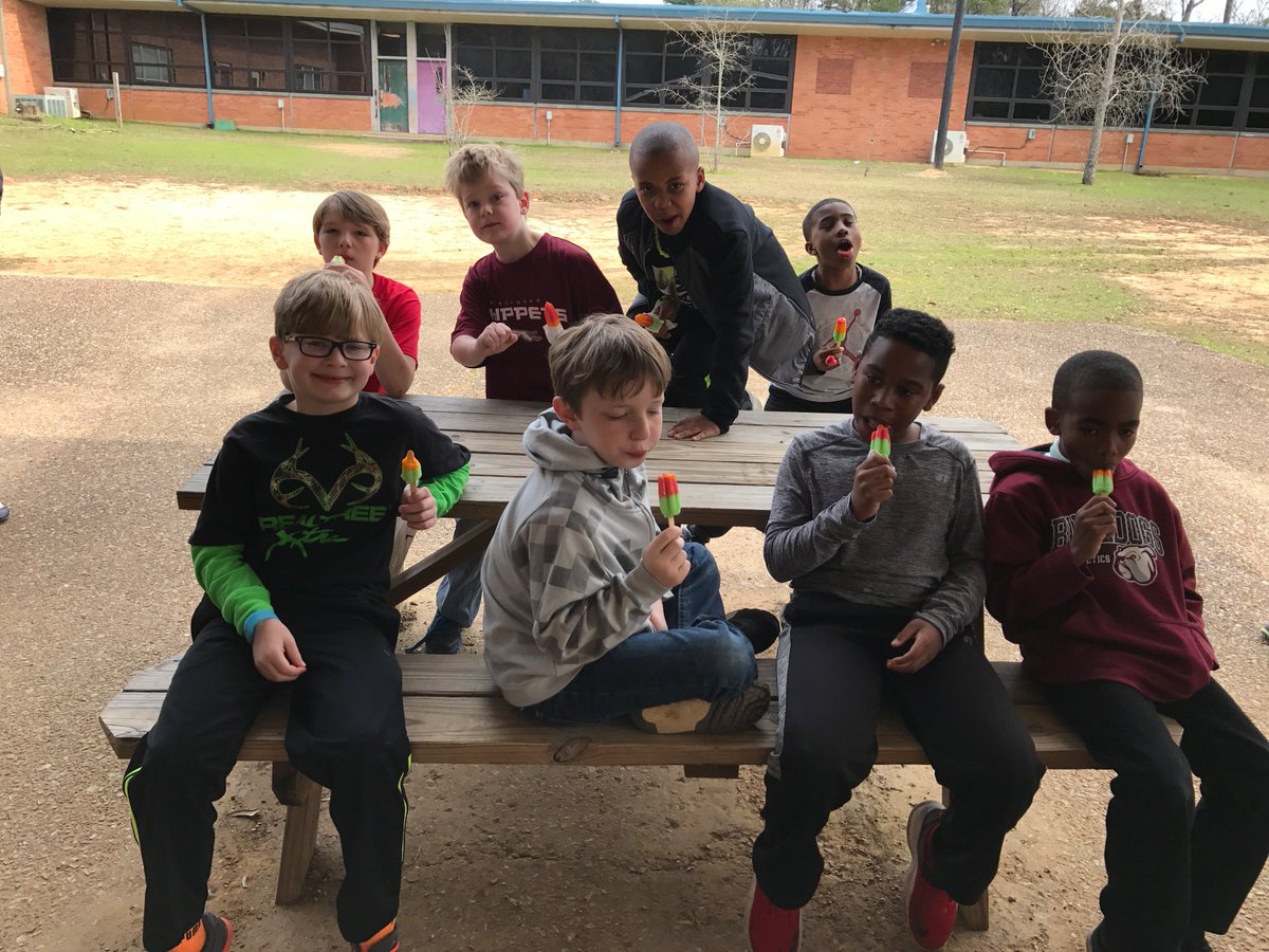 KosyMiddle's tweet photo. 3rd Grade AR Popsicle on the Playground Party https://t.co/dNR9iPtwtv