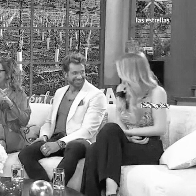 Cuando a <a href="/gabrielsotoMEX/">Gabriel Soto Oficial</a> y a <a href="/Kimy2Ramos/">Kimberly Dos Ramos</a> les entra ataque de risa 😂😂♥️♥️ #DaviCiela