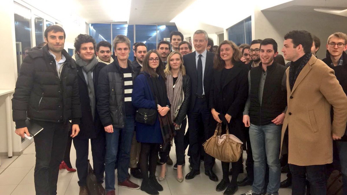 pauloguyot's tweet photo. Les @JeunesavecBLM mobilisés dans la campagne de @FrancoisFillon autour de @BrunoLeMaire ! #Fillon2017 https://t.co/K2Tr6aUeqp